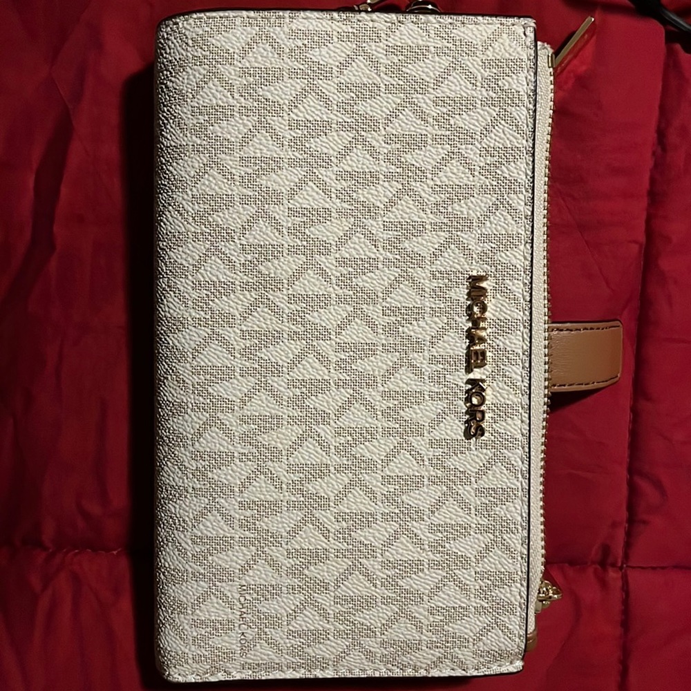 Cream and gold wristlet wallet